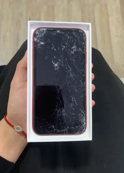 iPhone XR rojo en caja original - miniatura 2