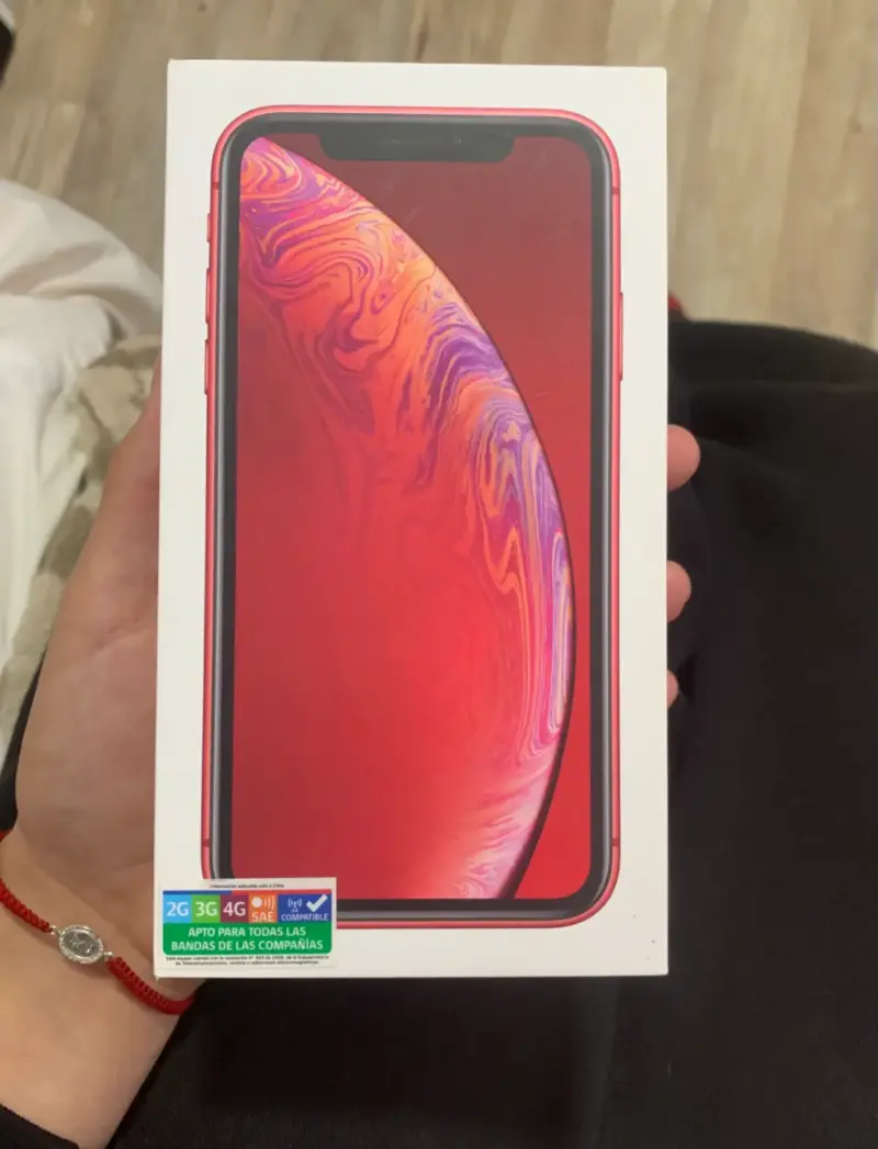 iPhone XR rojo en caja original - 5