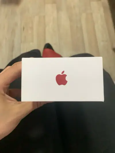 iPhone XR rojo en caja original - miniatura 6