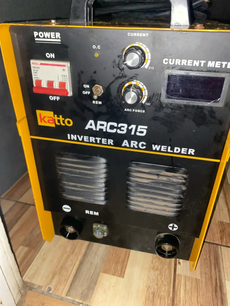 Soldadora inverter Katto ARC315 - 1