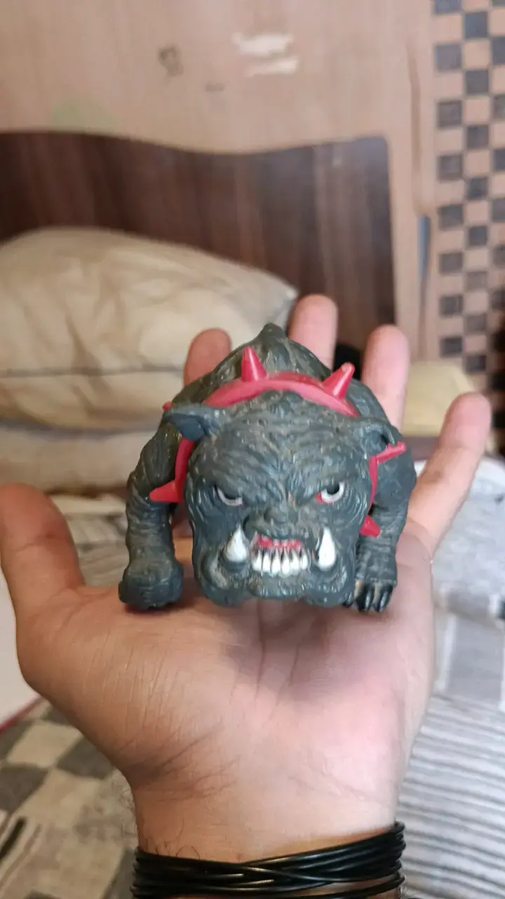 Figura de monstruo coleccionable perro de munrra - 1