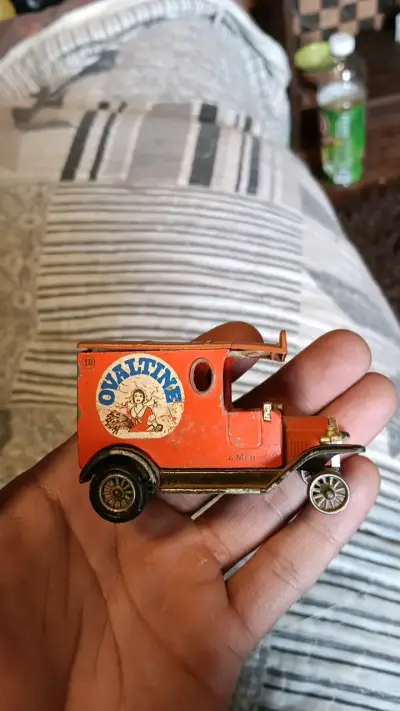 Camioneta de juguete vintage Ovaltine - miniatura 1