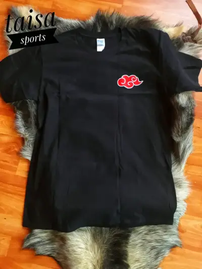 Polera negra con diseño Akatsuki - miniatura 1