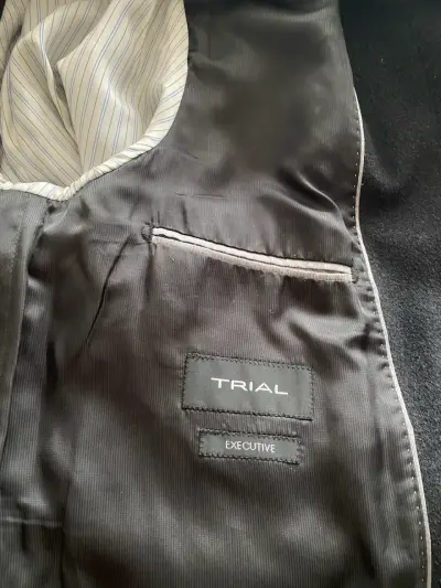 Abrigo negro elegante para hombre - miniatura 3
