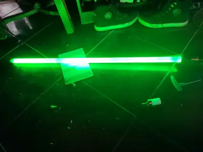 Sable de luz LED verde para cosplay - miniatura 1