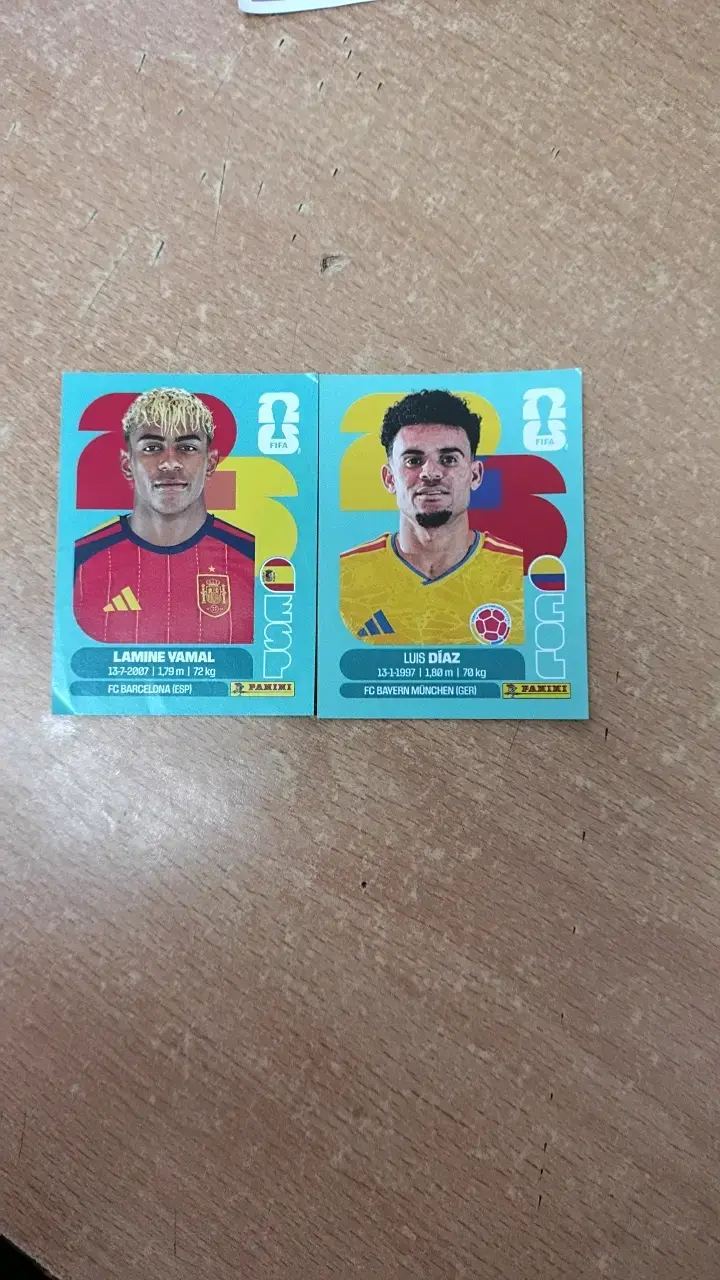 Láminas Panini FIFA 206 Lamine Vamal y Luis Díaz