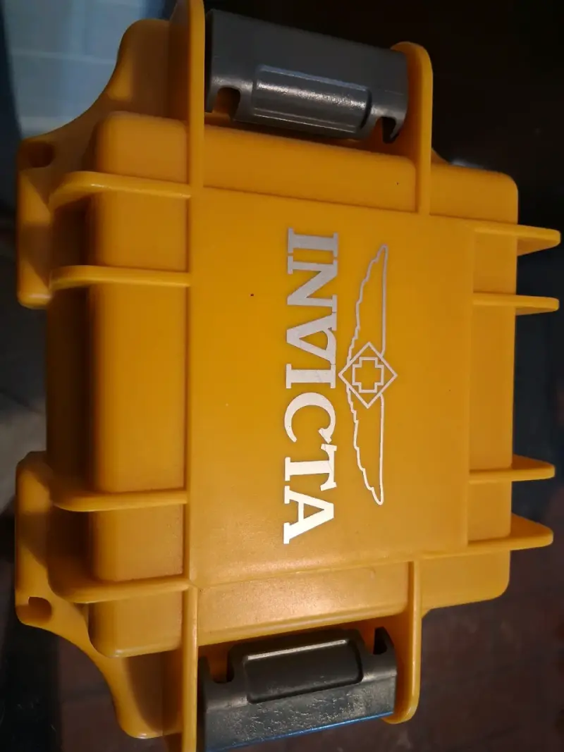 Reloj Invicta Pro Diver dorado y negro - 2