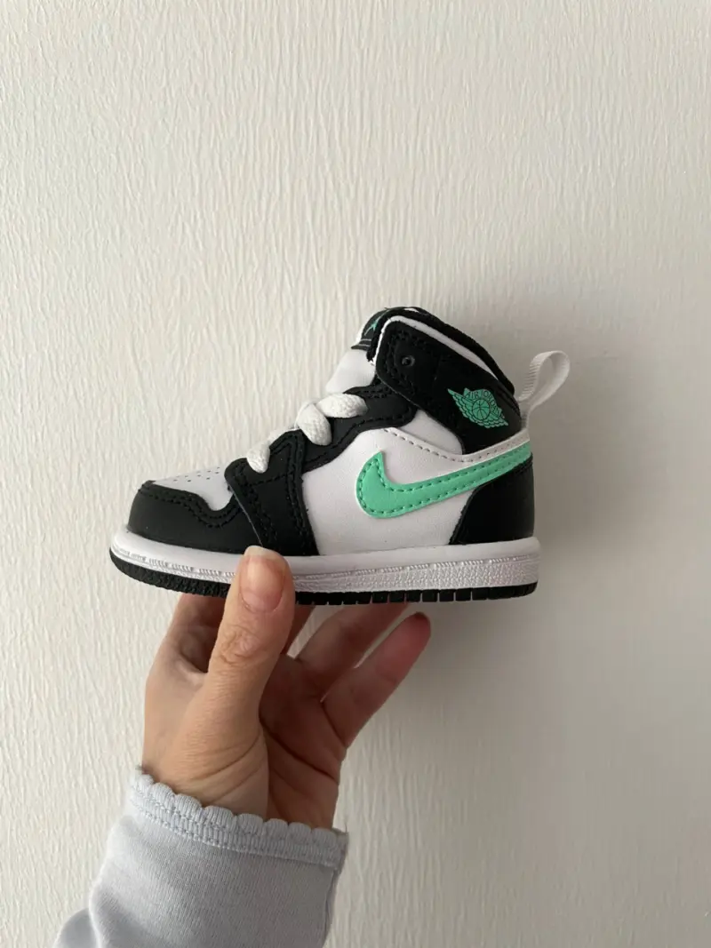 Zapatillas bebé Nike Air Jordan negras y verdes - 4
