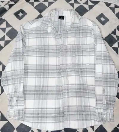 Camisa a cuadros H&M blanca y gris - miniatura 1
