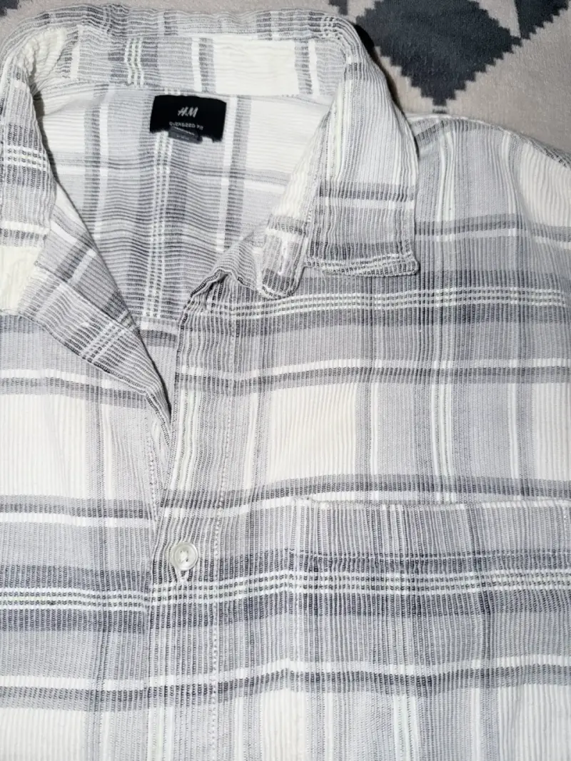 Camisa a cuadros H&M blanca y gris - 2
