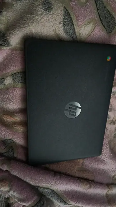 Chromebook HP compacto en buen estado - miniatura 1