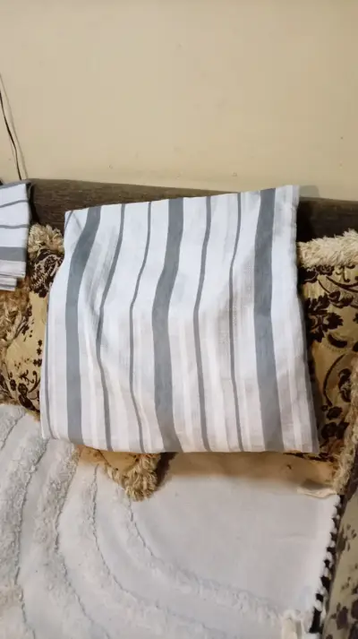 Fundas de cojín rayadas blancas y grises - miniatura 3