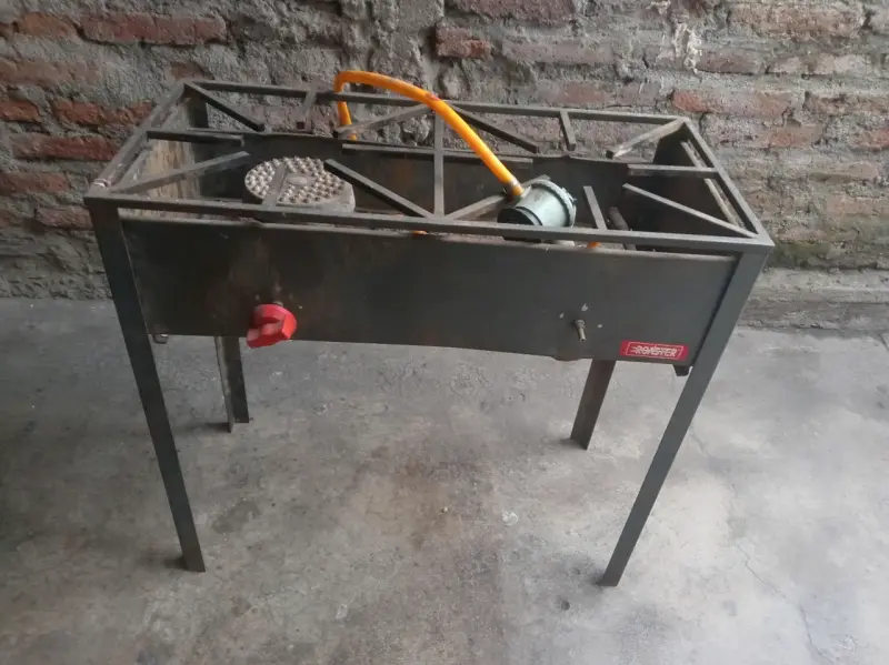 Cocina industrial a gas de hierro - 1