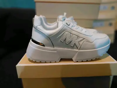 Zapatillas deportivas blancas MK de plataforma - miniatura 1