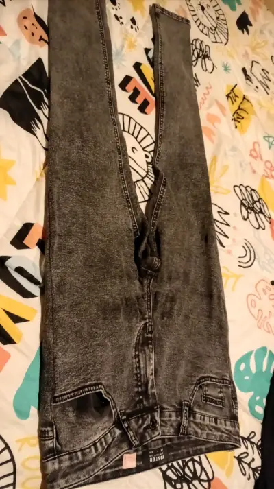Jeans gris con bolsillos traseros - miniatura 2