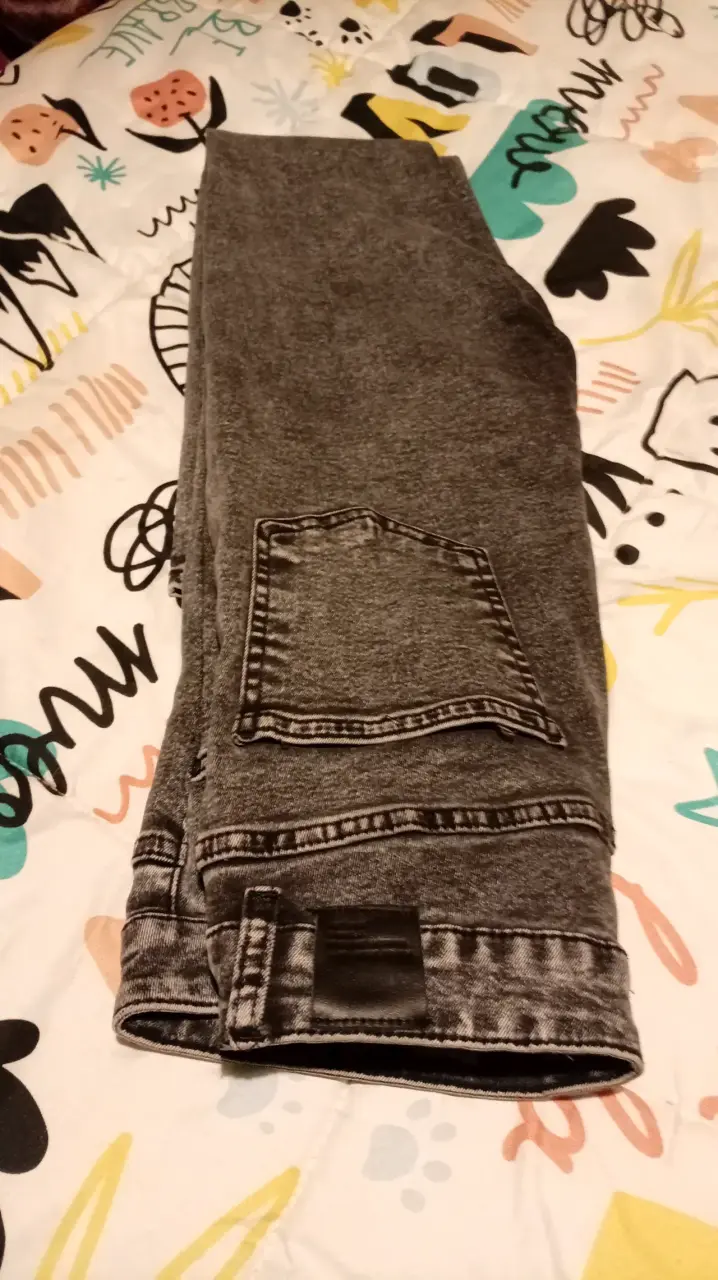 Jeans gris con bolsillos traseros - 4