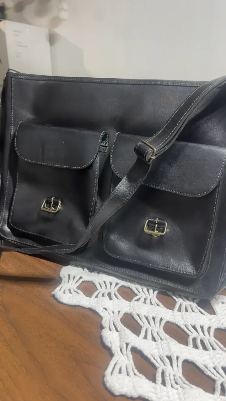 Bolso de cuero negro con bolsillos - 2
