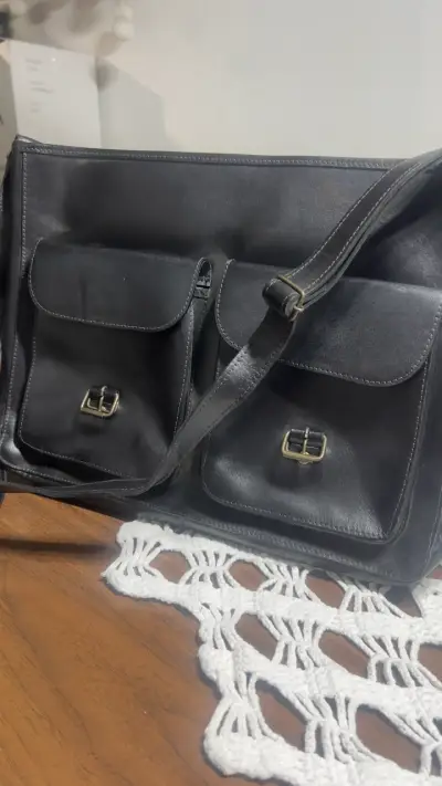 Bolso de cuero negro con bolsillos - miniatura 2
