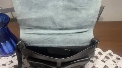 Bolso de cuero negro con bolsillos - miniatura 3