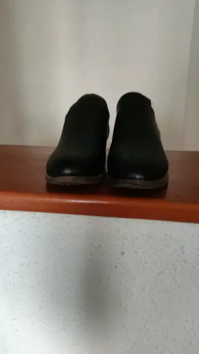 Botines de cuero negro para dama - miniatura 1