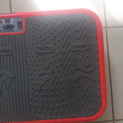 Plataforma vibratoria Powerfit Compact roja - miniatura 5