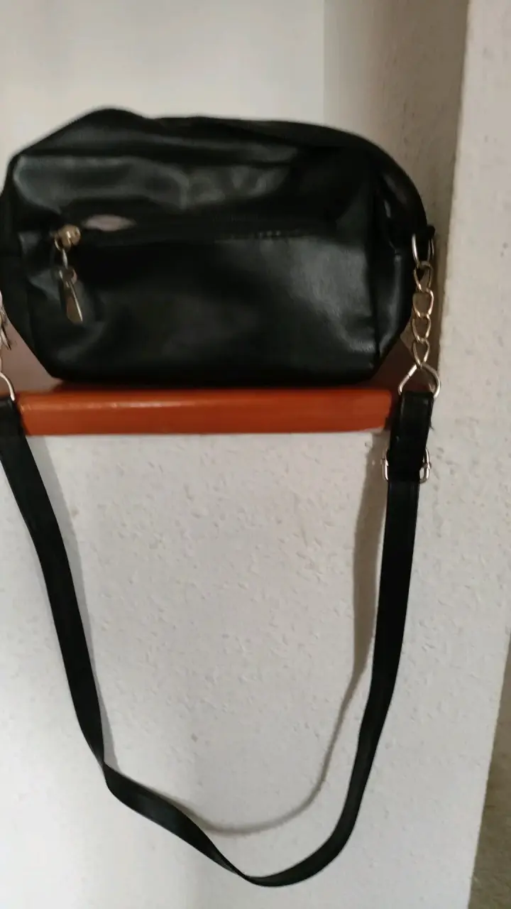 Banano negro con tachas y corona - 2