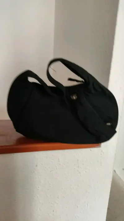 Bolso negro de tela resistente - miniatura 1
