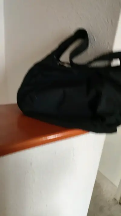 Bolso negro de tela resistente - miniatura 2