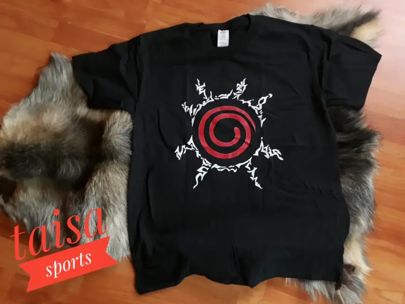 Polera negra con diseño Naruto M