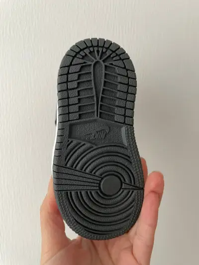 Zapatillas Jordan 1 Mid Nike para bebé originales - miniatura 1