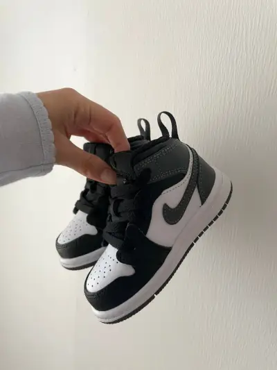 Zapatillas Jordan 1 Mid Nike para bebé originales - miniatura 3