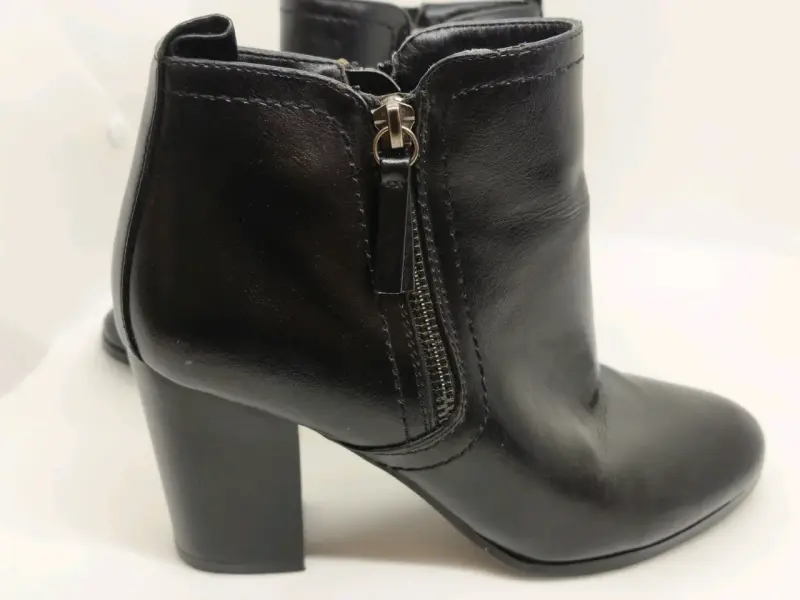 Botines de cuero negro con tacón alto - 2
