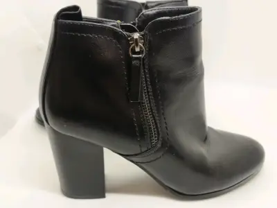 Botines de cuero negro con tacón alto - miniatura 2