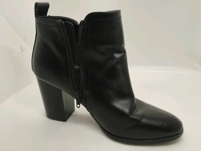 Botines de cuero negro con tacón alto - 3