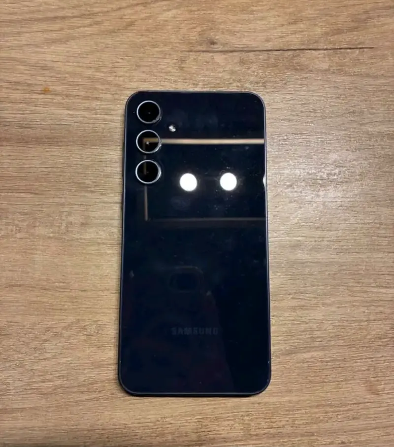 Smartphone Samsung Galaxy A35 5G en buen estado - 1