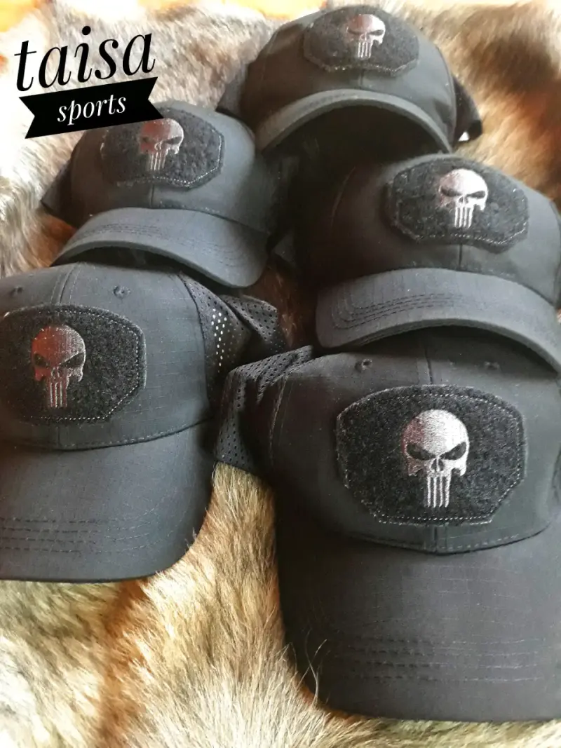 Gorra negra y gris con diseño de calavera - 3