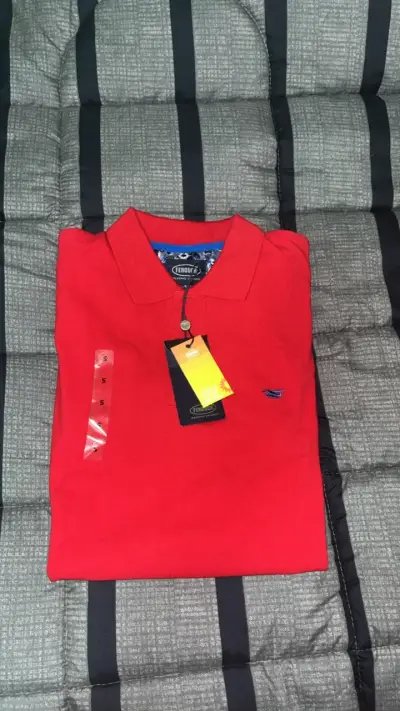 Polera Ferouch roja nueva con etiqueta - miniatura 2