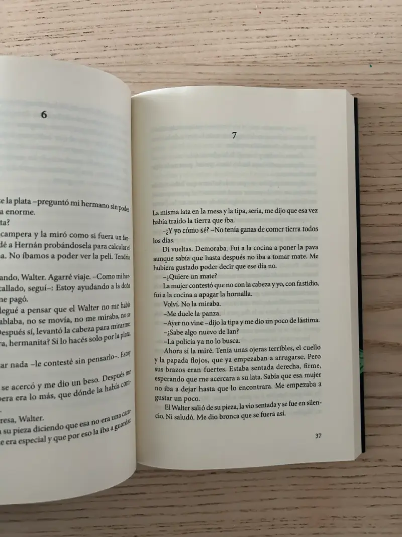 Libro 'Cometierra' de Dolores Reyes - 4