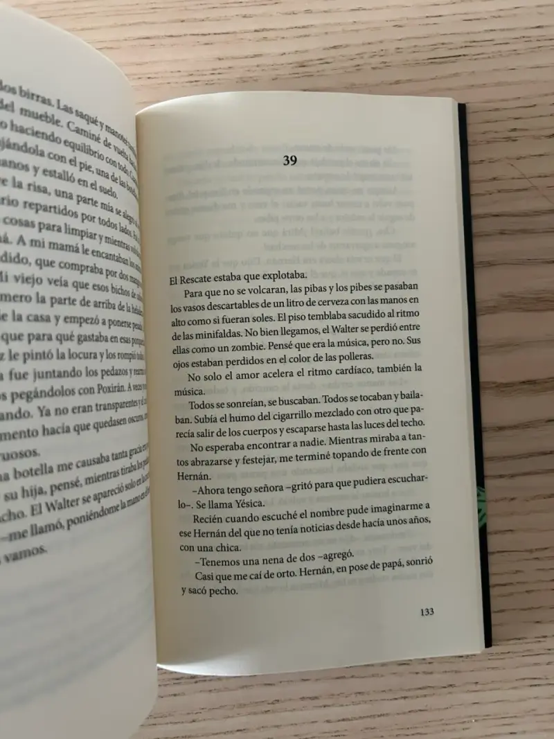 Libro 'Cometierra' de Dolores Reyes - 6