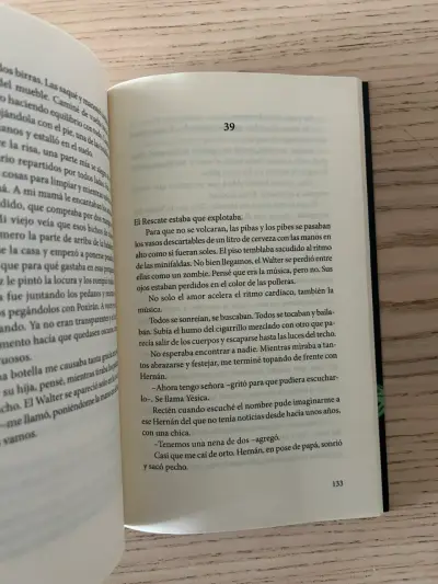 Libro 'Cometierra' de Dolores Reyes - miniatura 6