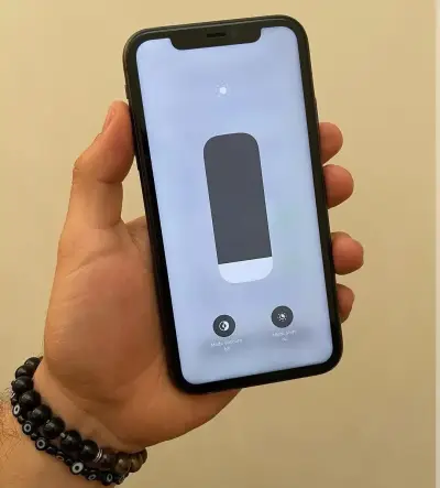 Vendo iPhone 11 de 64gb en perfecto estado - miniatura 1