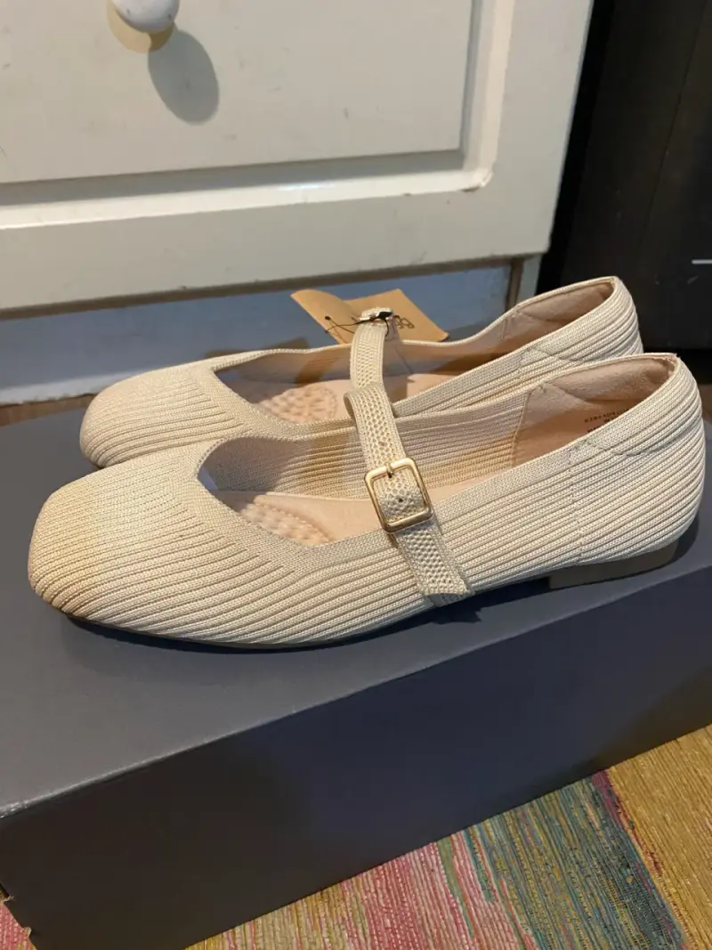 Zapatos planos beige Bearpaw con hebilla - 2