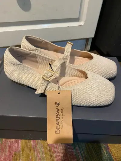 Zapatos planos beige Bearpaw con hebilla - miniatura 3