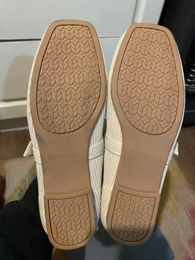 Zapatos planos beige Bearpaw con hebilla - miniatura 4