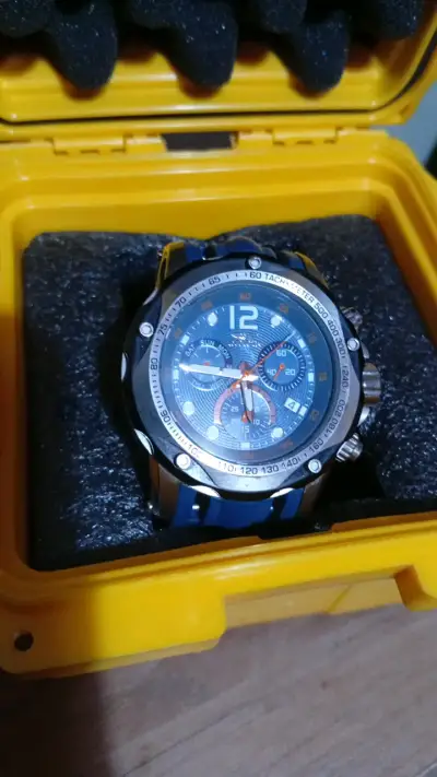 Caja protectora Invicta amarilla - miniatura 2