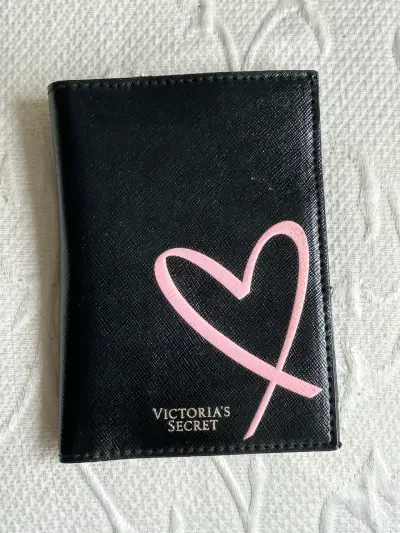 Porta Pasaporte Victoria's Secret Negro - miniatura 1
