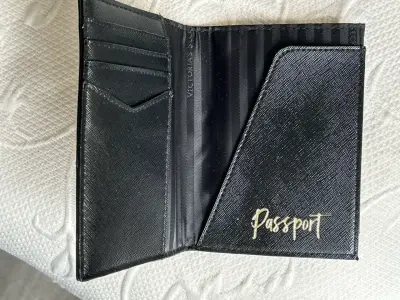 Porta Pasaporte Victoria's Secret Negro - miniatura 2