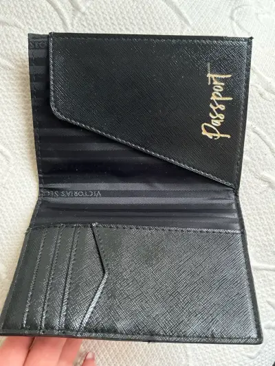 Porta Pasaporte Victoria's Secret Negro - miniatura 3