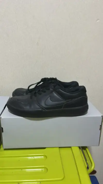 Zapatillas  negras Nike - miniatura 1