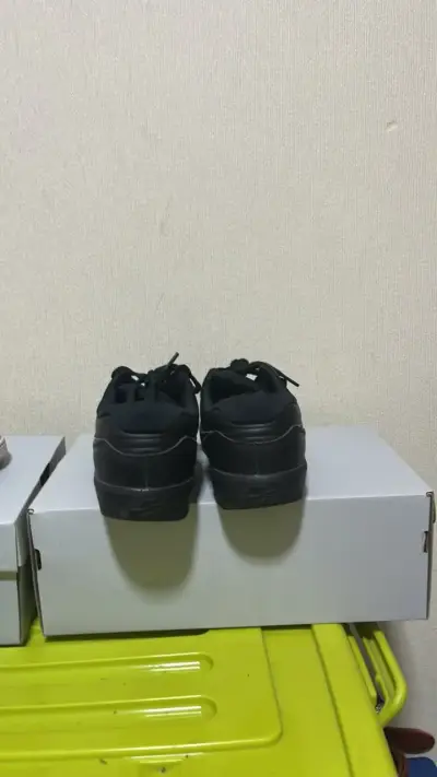 Zapatillas  negras Nike - miniatura 2